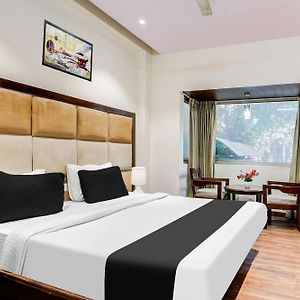 Super Townhouse Oak Sector 25 Gurgaon